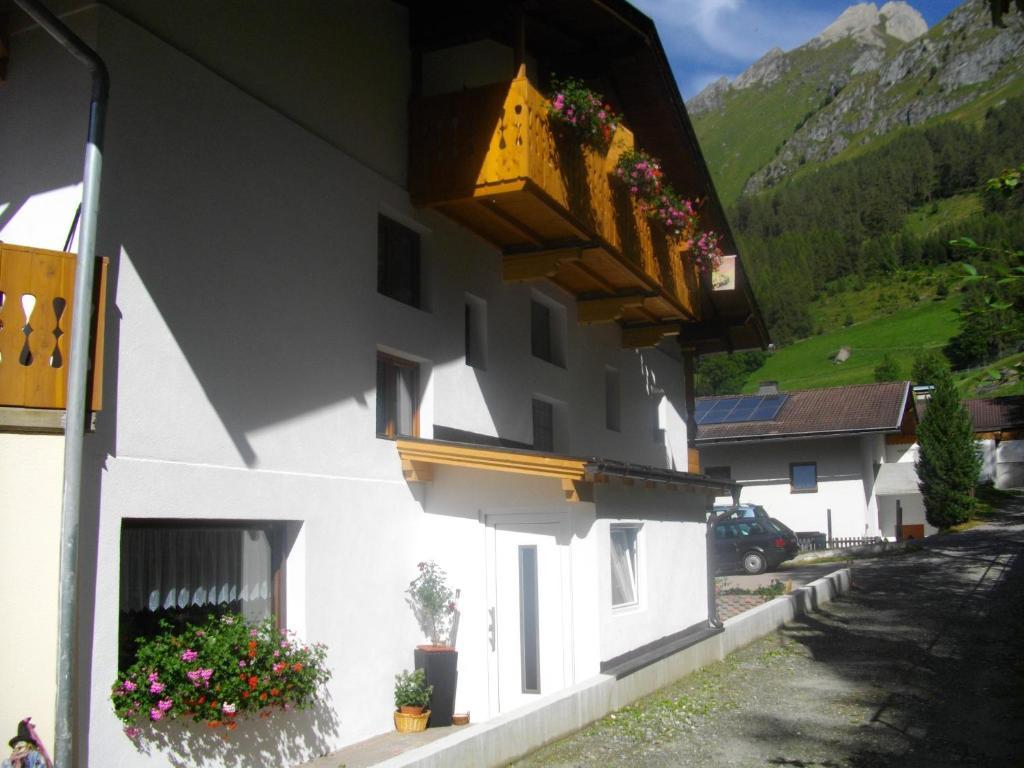 Haus Bergblick Apartment Pragraten Room photo